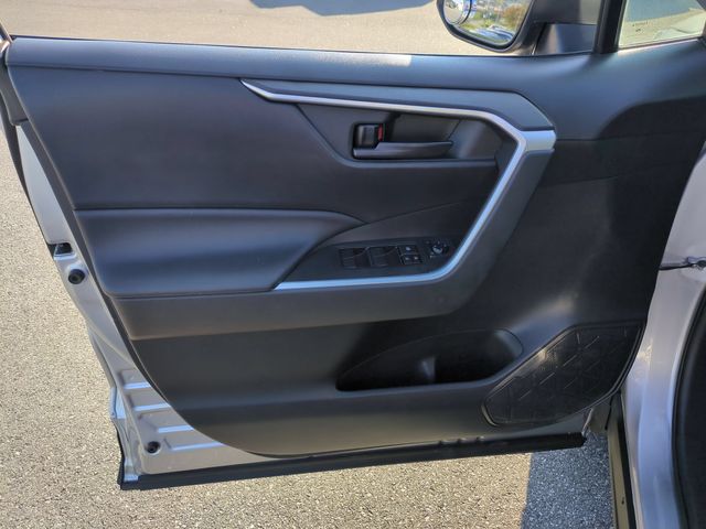 Used 2020 Silver Toyota LE image 12