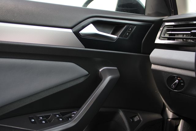 Used 2025 Black Volkswagen 1.5T SE image 13