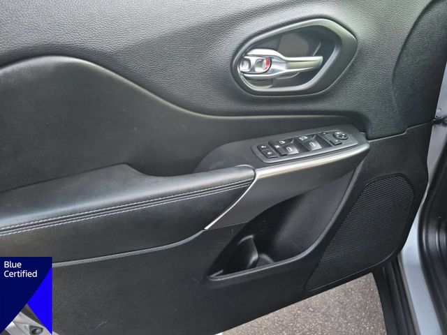 Used 2020 Silver Jeep Latitude image 12