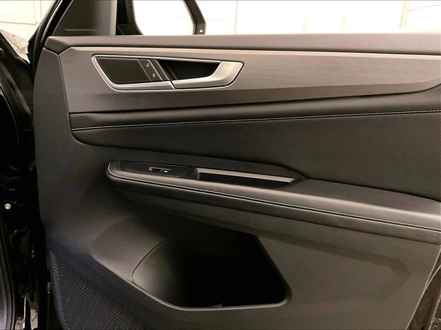2024 Volkswagen Atlas Cross Sport 2.0T SE w/Technology Black at Grove City Ford