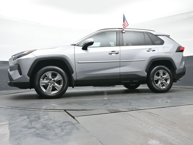 2024 Toyota RAV4 XLE 32