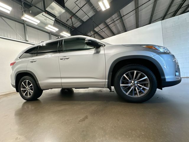 2017 Toyota Highlander SE Silver at Rochrich Mazda