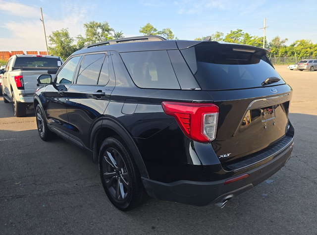 2024 Black Metallic Ford Explorer XLT 4X4 SUV