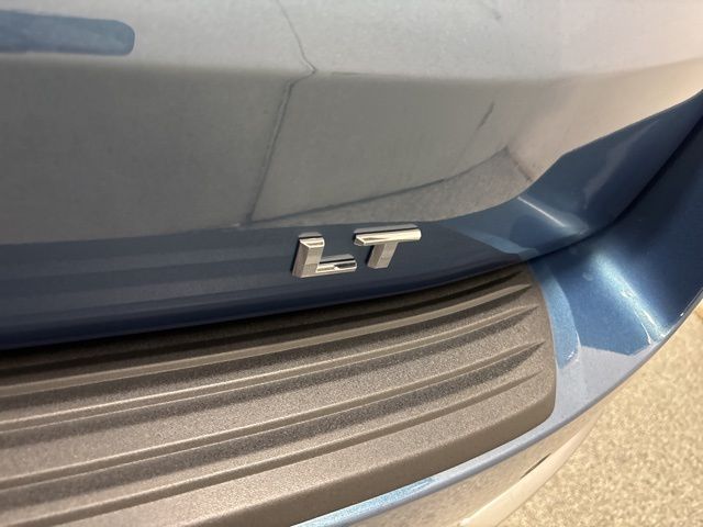 2025 Chevrolet Suburban LT photo