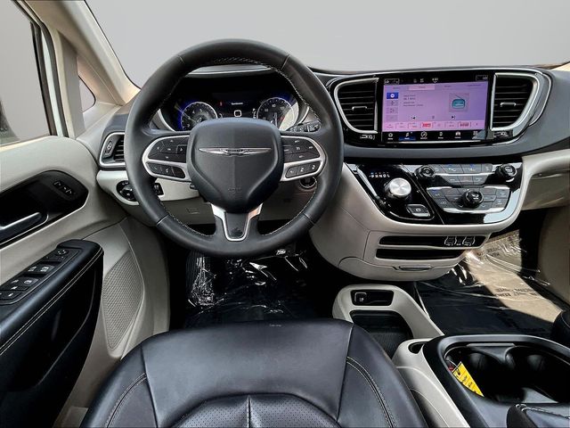 Used 2024 Chrysler Pacifica Van