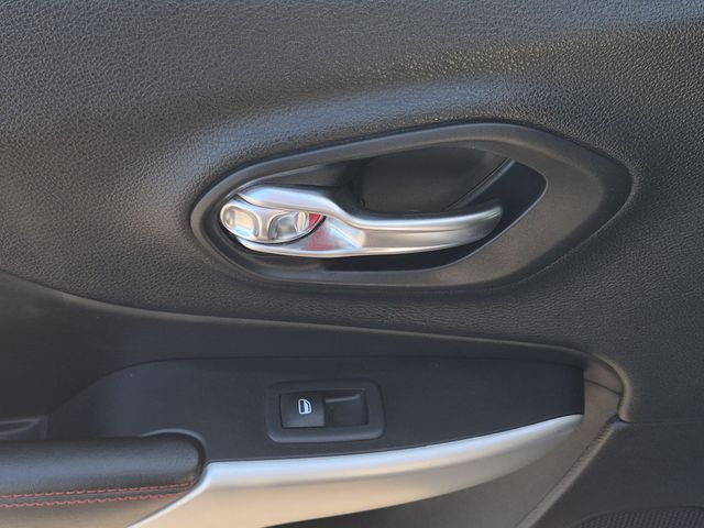 Used 2018 Silver Jeep Trailhawk image 26