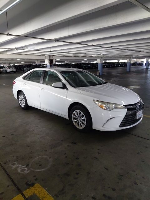 Super White 2017 Toyota Camry Sedan Front-Wheel Drive 6-Speed Automatic