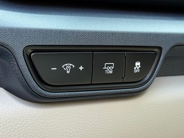 Used 2025 Kia Carnival Hybrid Van