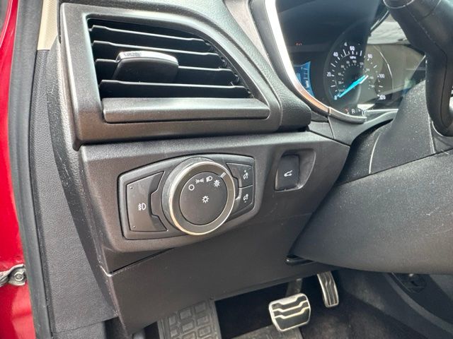 Used 2017  Ford Titanium image 9