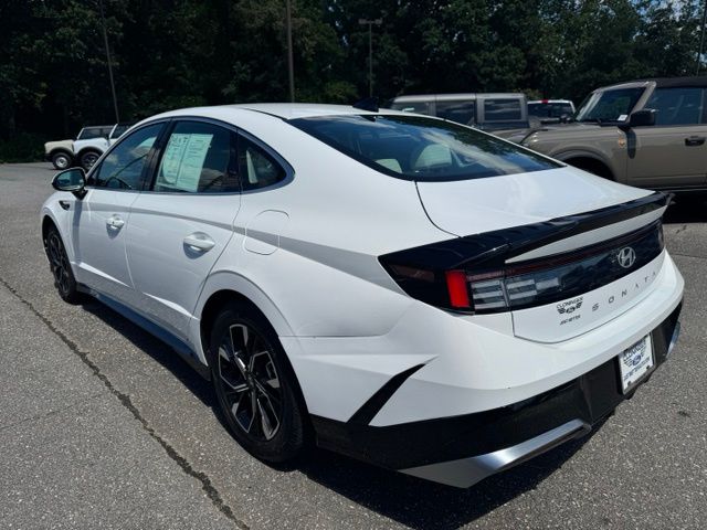 Used 2025 White Hyundai SEL image 5