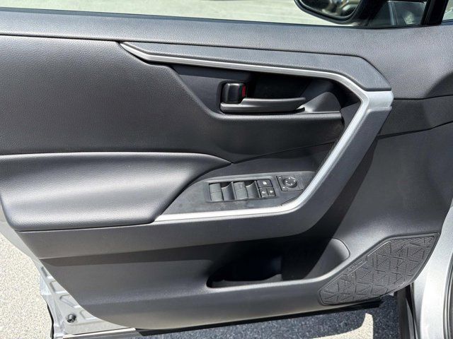2025 Toyota RAV4 LE - Photo 7