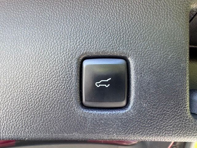 Used 2021 Red Ford SEL image 8