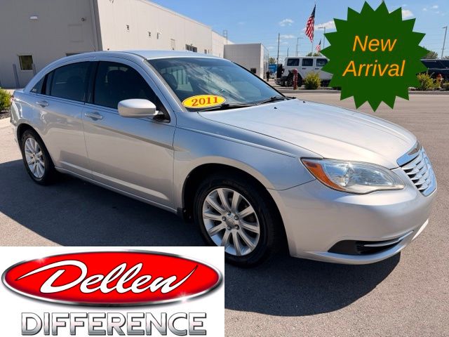 Bright Silver Metallic Clearcoat 2011 Chrysler 200 Sedan Front-Wheel Drive 6-Speed Automatic