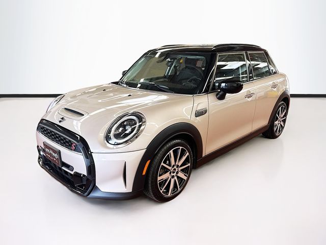 2024 MINI Cooper    