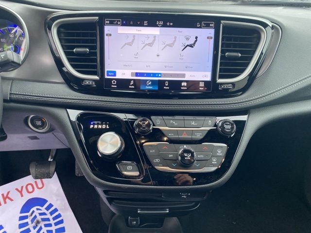 2026 Chrysler Pacifica Select - Bright White Clearcoat exterior view 18