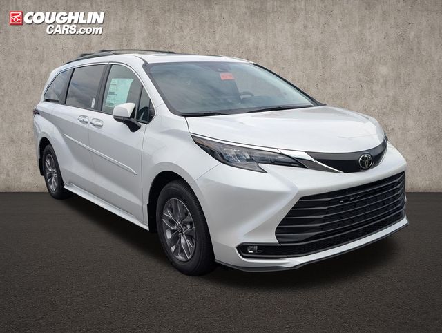 White (Wind Chill Pearl) 2026 Toyota Sienna XLE 7-Passenger FWD Minivan Front-Wheel Drive Continuously Variable Transmission