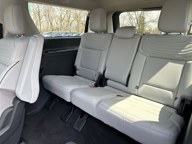 New 2026 Black Ford Platinum image 28