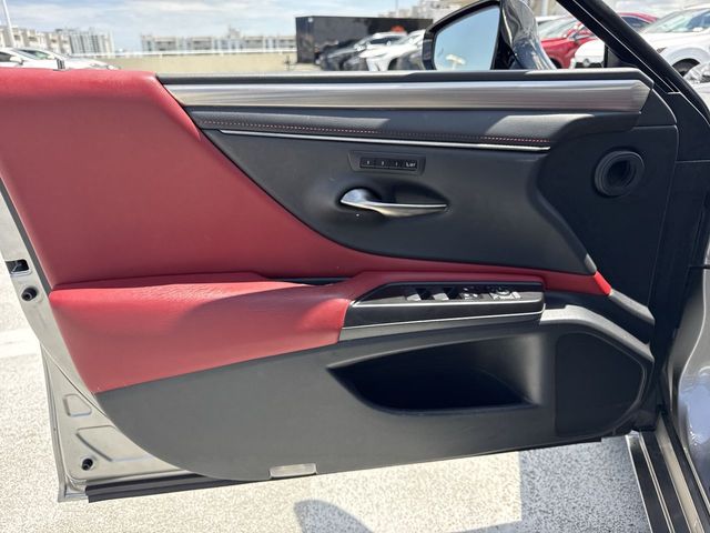2019 Lexus ES