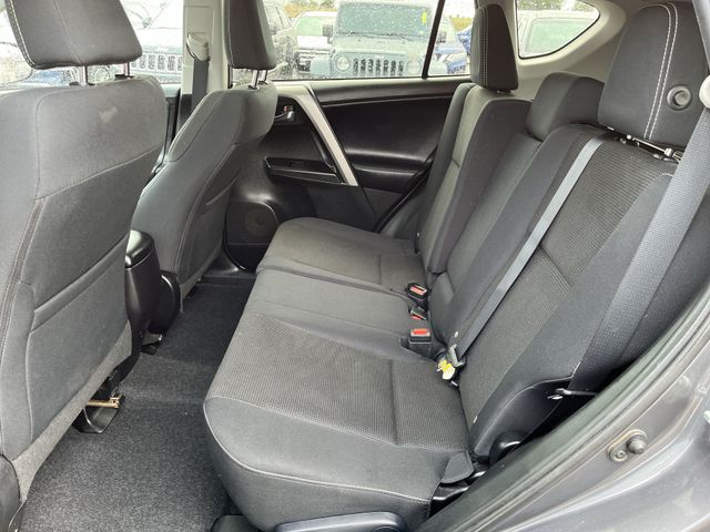 Used 2016  Toyota XLE image 26