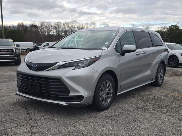 2024 Toyota Sienna LE  B02043