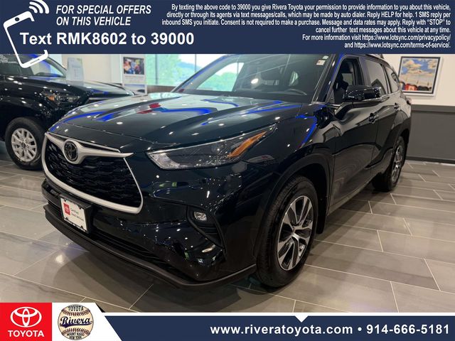 Midnight Black Metallic 2024 Toyota Highlander XLE AWD SUV / Crossover All-Wheel Drive 8-Speed Automatic