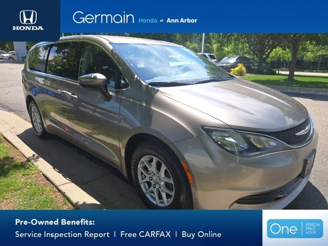 Used 2017 Molten Silver Chrysler Touring image 11
