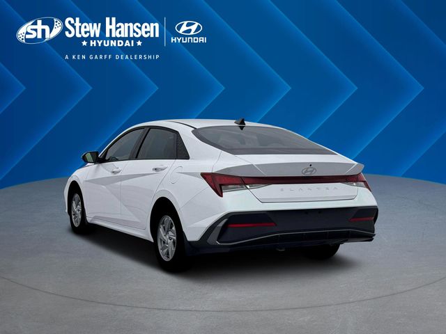 New 2026 White Hyundai SE image 5