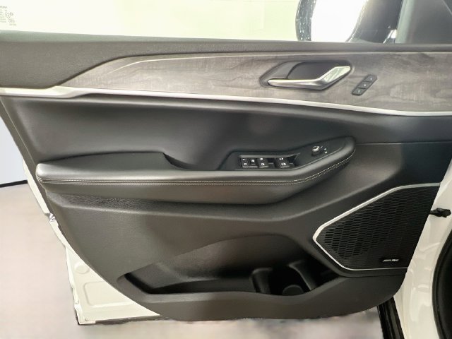 Used 2024 White Jeep 4xe image 34