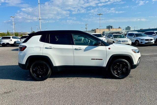 2023 Jeep Compass Trailhawk photo 3