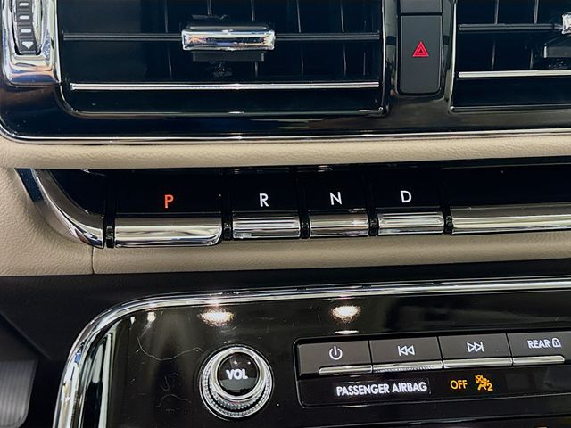 2024 Ceramic Pearl Metallic Tri-Coat Lincoln Navigator Premiere 4X4 SUV
