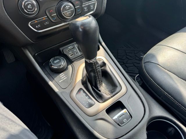 Used 2016 Silver Jeep Limited image 25