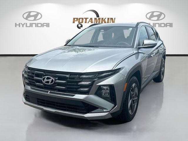 Shimmering Silver 2025 Hyundai Tucson SUV / Crossover Front-Wheel Drive 8-Speed Automatic
