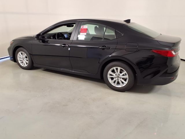 2025 Toyota Camry LE photo