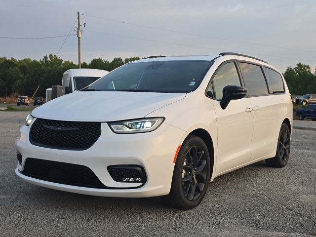 2025 Chrysler Pacifica Limited  B02253