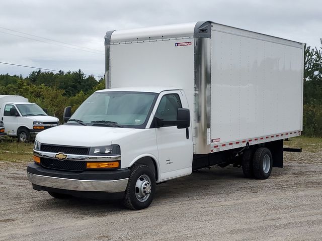 New 2026 Chevrolet Express 4500 - photo 2