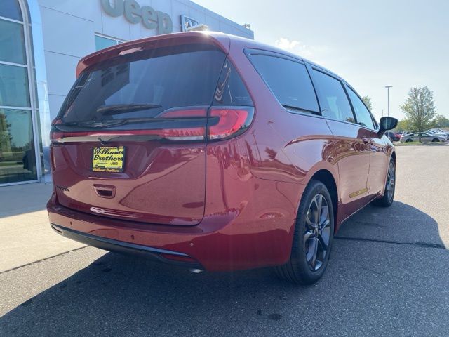2026 Chrysler Pacifica Select - Red Hot Pearlcoat exterior view 5