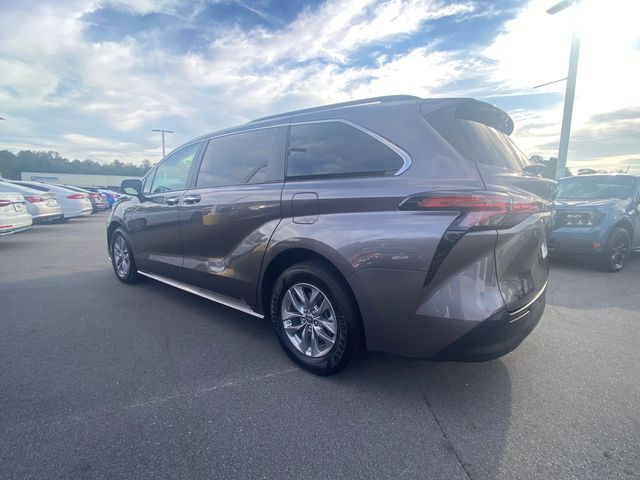 2022 Toyota Sienna XLE 5