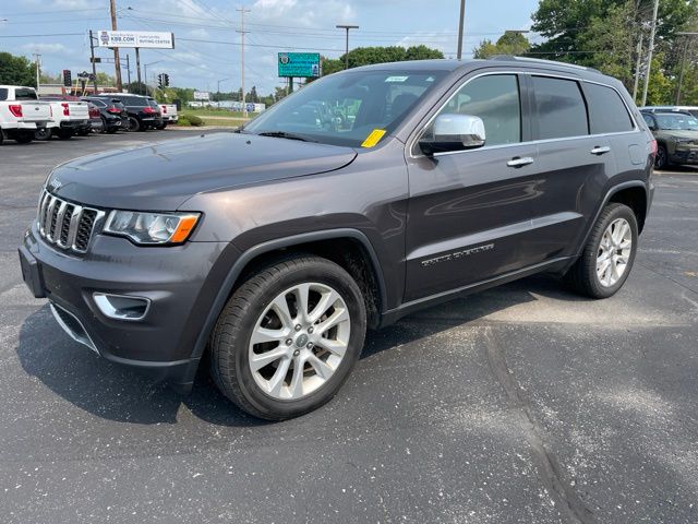 Used 2017 Granite Crystal Metallic Clearcoat Jeep Limited image 3