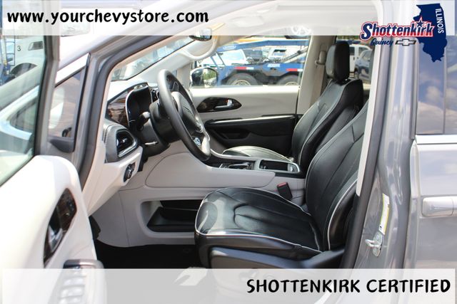 Used 2023 Chrysler Pacifica Van