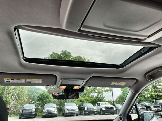 Used 2022 White Honda Touring image 17