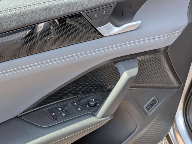2025 Volkswagen Tiguan SE - Photo 16