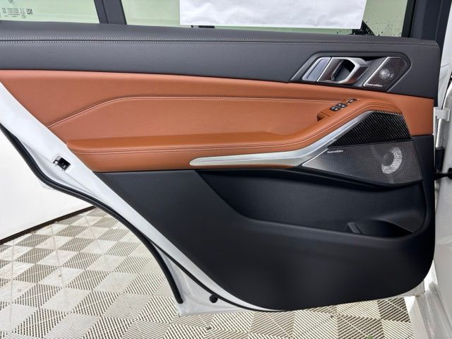 New 2027 White BMW M60i image 16