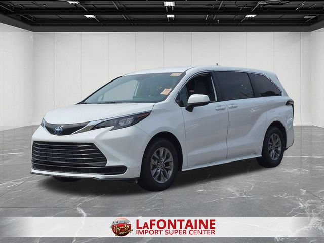 2025 Toyota Sienna LE