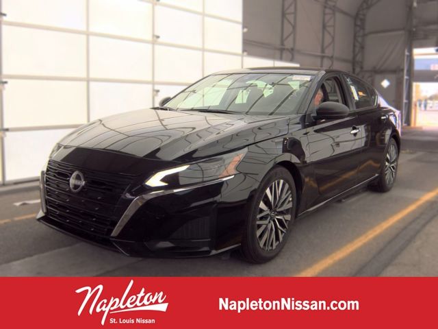 Super Black Clearcoat 2025 Nissan Altima Sedan Front-Wheel Drive Continuously Variable Transmission