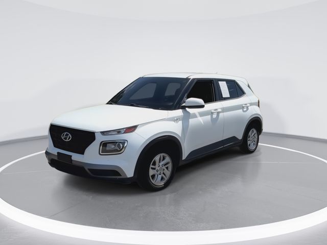 Used 2022 White Hyundai SE image 5