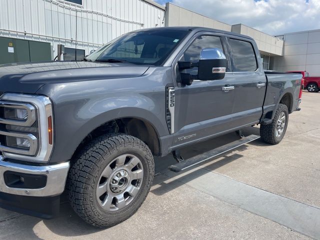 Gray Metallic 2024 Ford F-250 Super Duty Lariat Crew Cab 4WD Pickup Truck Four-Wheel Drive Automatic