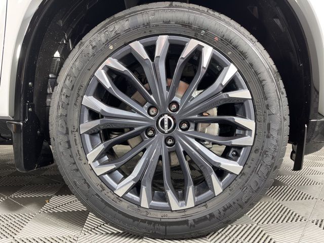 2025 Everest White Pearl Nissan Rogue Platinum FWD SUV