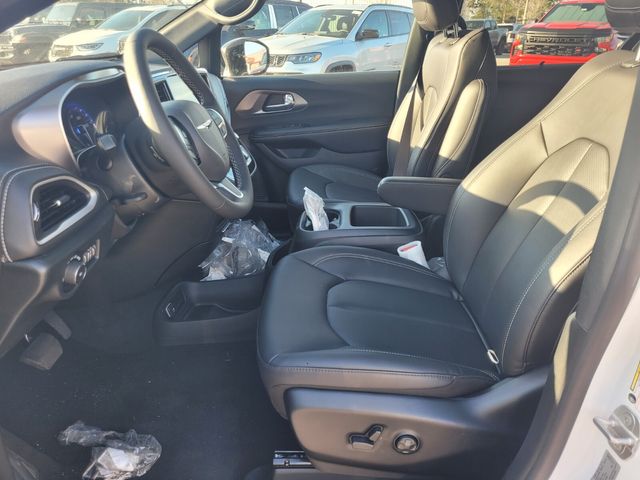 New 2026 White Chrysler Select image 3