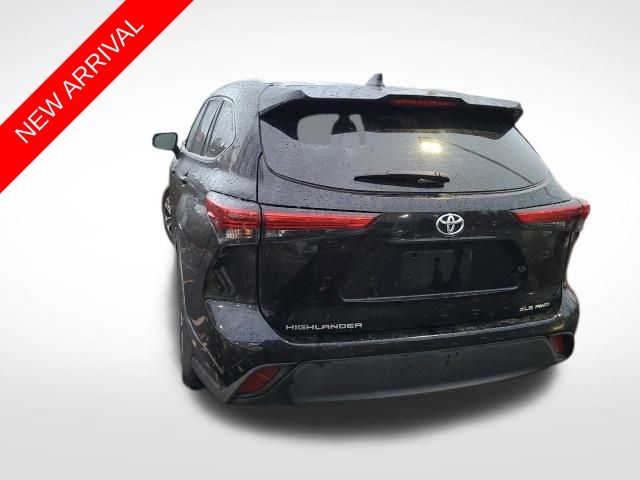 2022 Toyota Highlander XLE 3