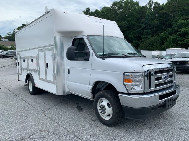 2025 Ford E-450SD Base 7